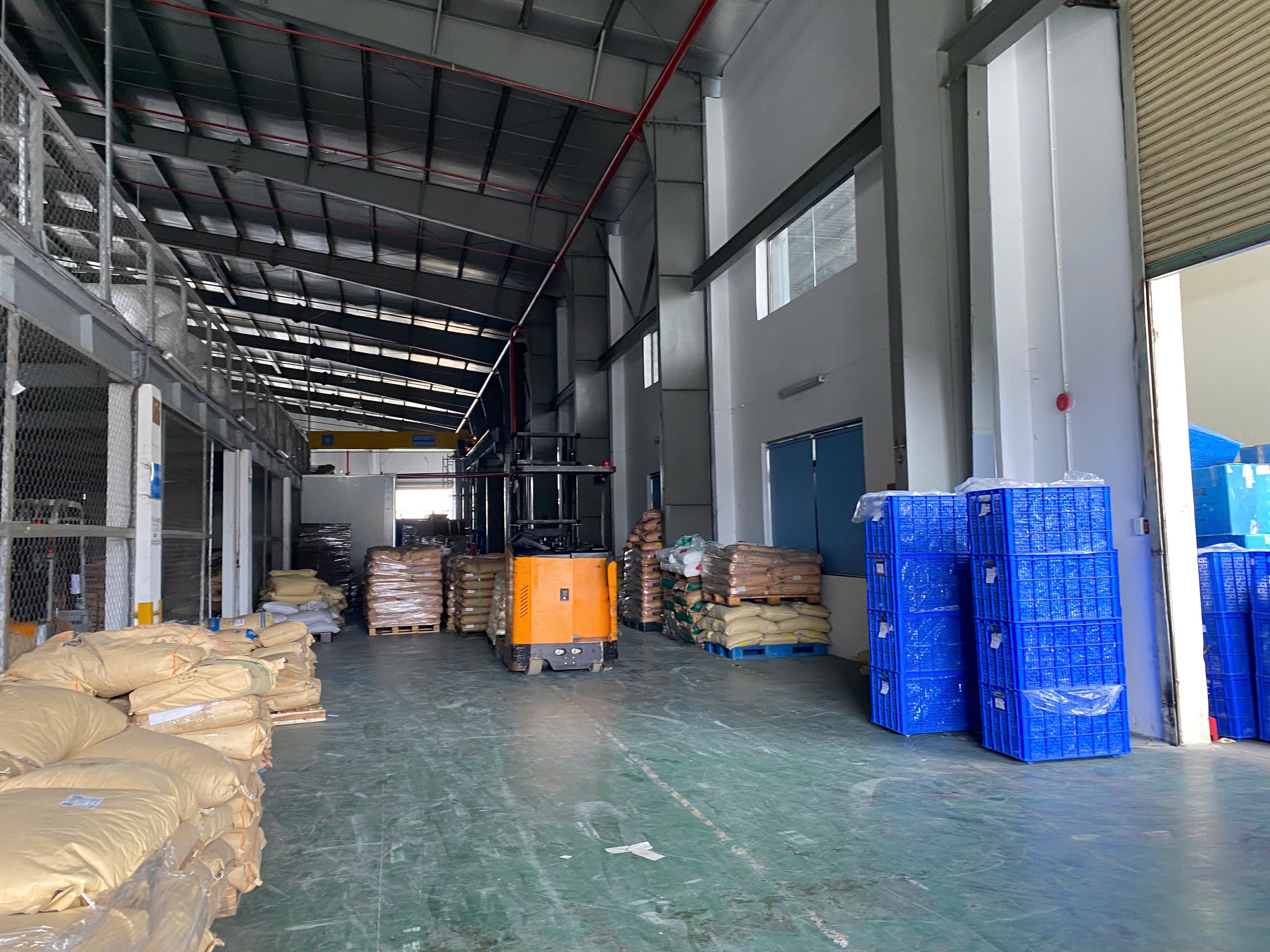 Overview of raw and auxiliary materials waiting area 1.jpg